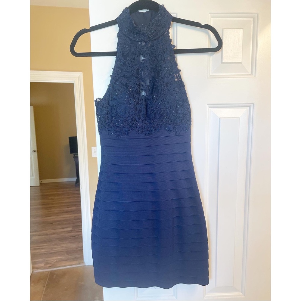SHERRI HILL SIZE 00 navy blue perfect condition